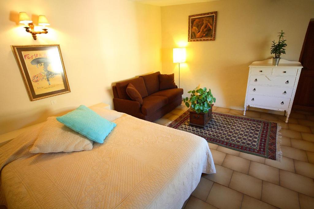 Belle De Nuit Bed and Breakfast Oppède Δωμάτιο φωτογραφία